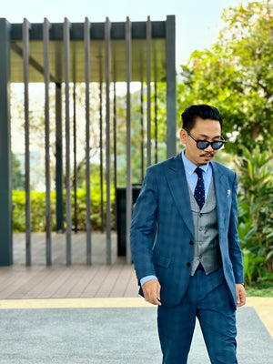 Successful Gentleman Blue Plaid Suit with Grey Waistcoat
